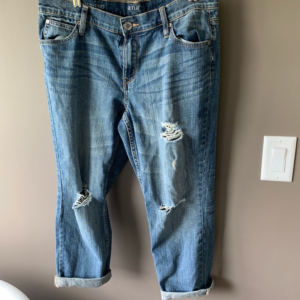 Skinny boyfriend cut capris.